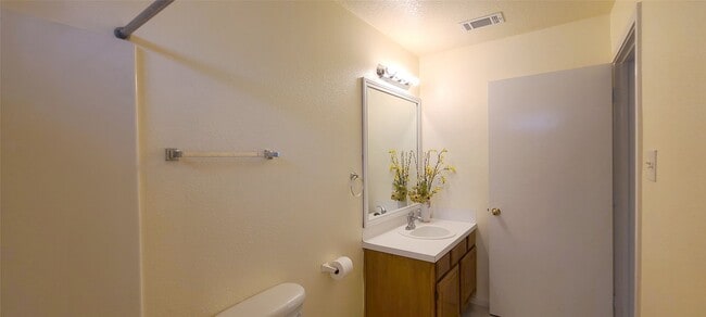 Building Photo - 19330 Larissa Dr