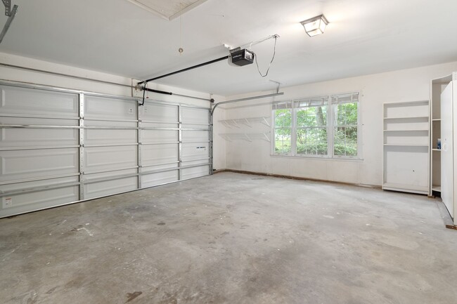 Building Photo - Great House in Southchase