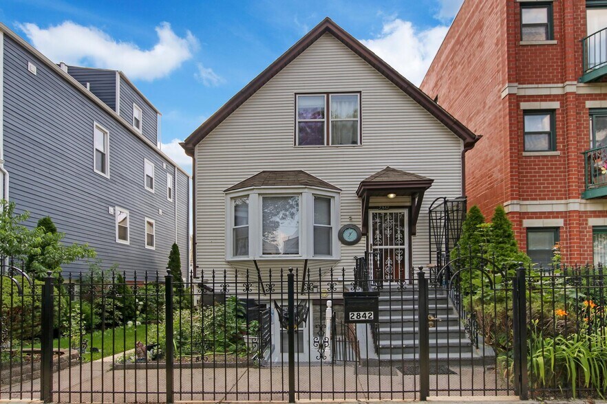 Building Photo - 2842 N Hamlin Ave