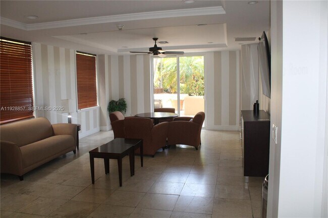 Building Photo - 520 SE 5 Ave