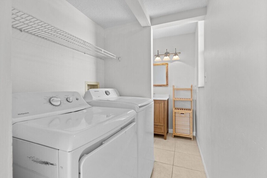 Building Photo - 2700 N Hwy A1A