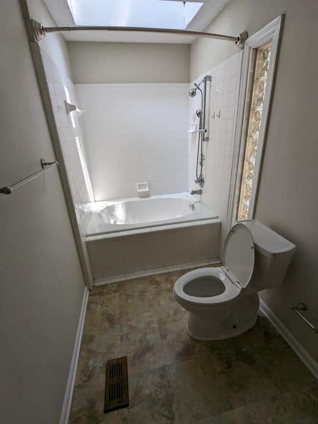 Building Photo - 2983 Bay Shore Dr