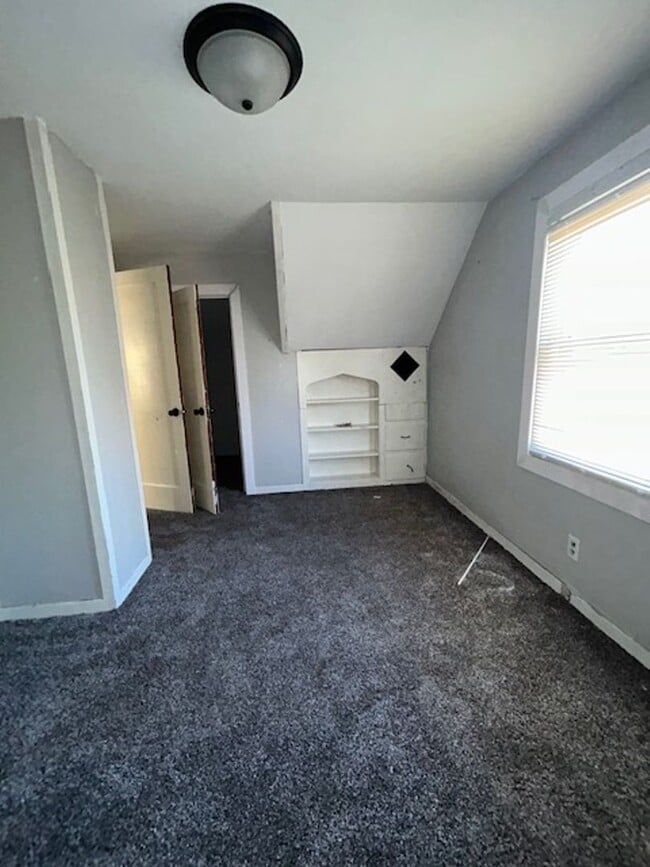 Building Photo - ASK ABOUT OUR RENT SPECIAL!!!!!