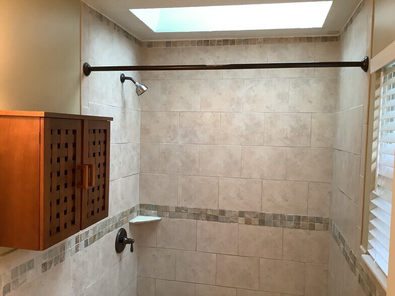 Building Photo - 6493 Lorinda Dr