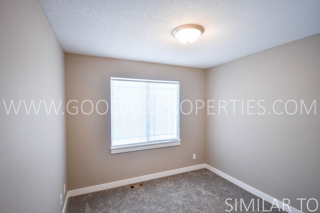 Building Photo - Must see this 4 Bedroom Walkout Ranch Style in Desoto