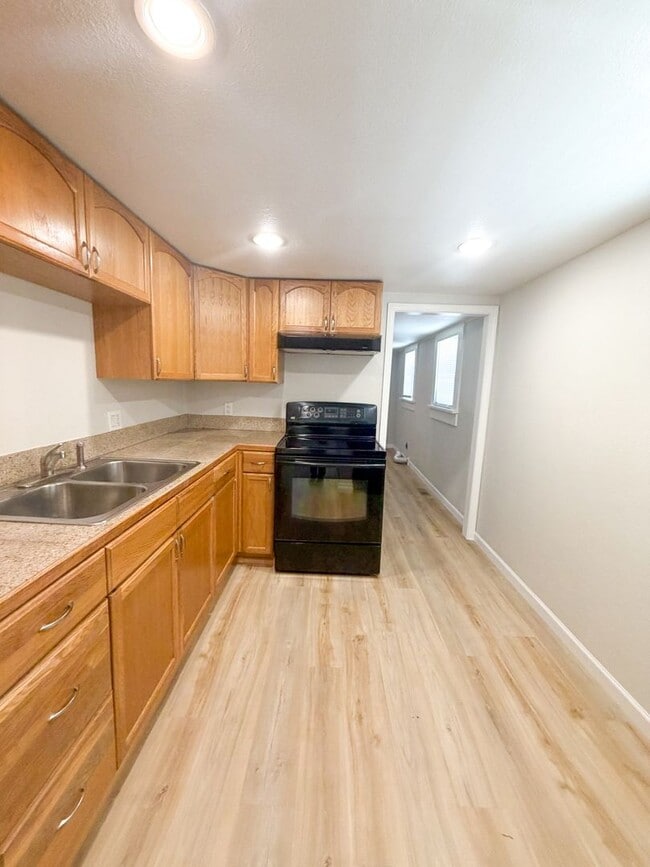 Building Photo - 2 BED, 1 BATH HOUSE