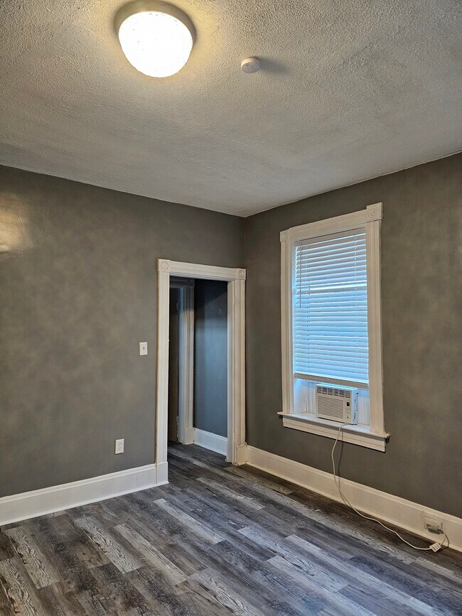 Building Photo - 3179 River Rd