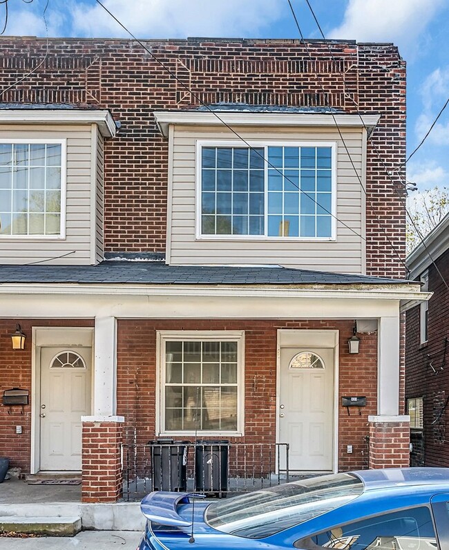 Building Photo - Spacious Two Bed Available July 10th! Central Air, Dishwasher, Laundry, Off Street Parking!