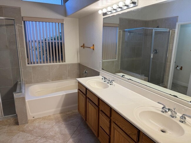 Building Photo - 8800 Crescent Ridge Ln