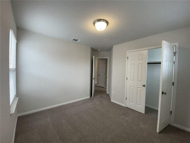 Building Photo - 233 Hauser Dr