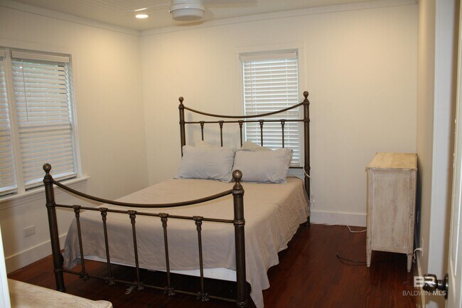 Building Photo - 852 Prospect Ave