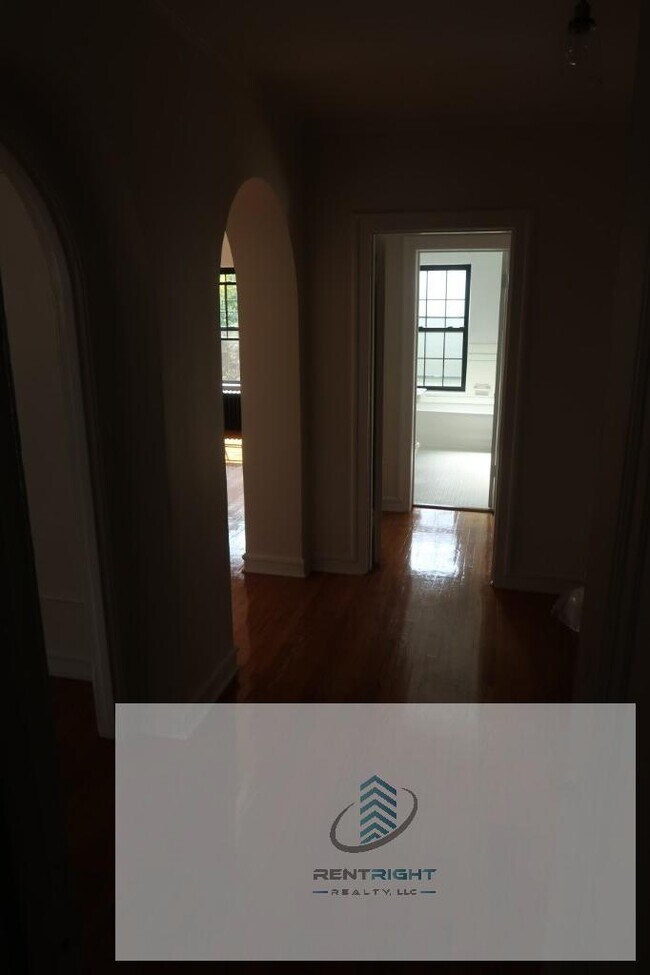 Building Photo - 426 W Briar Pl