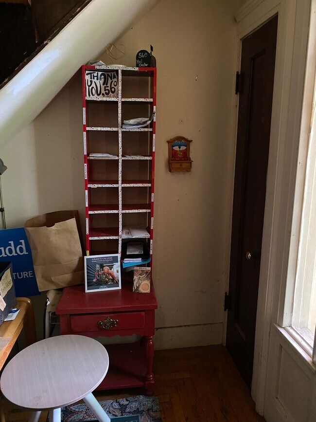 Building Photo - Available 6/1/26 Spacious 2nd/3rd Floor Du...
