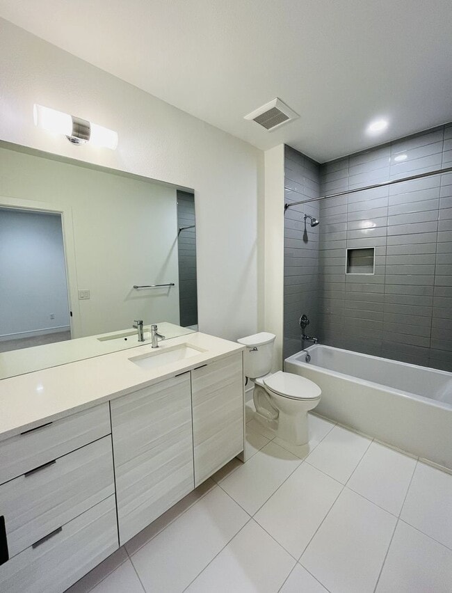 Building Photo - 3BD, 3.5BA West Wash Park Townhome with 2-Car Garage