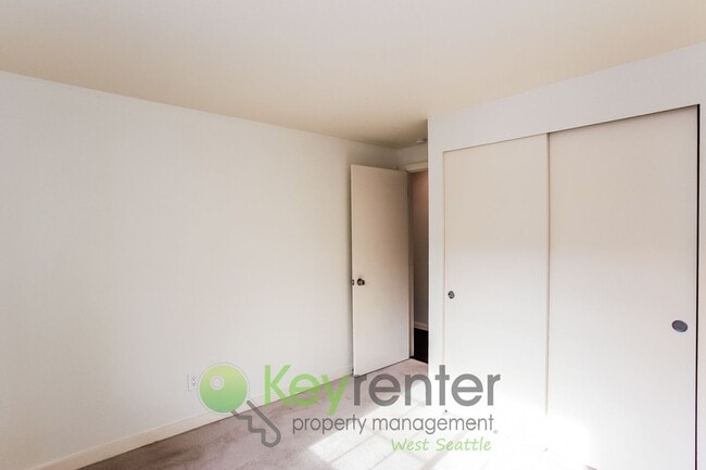 Building Photo - Modern 2-Bedroom Retreat with Balcony in C...
