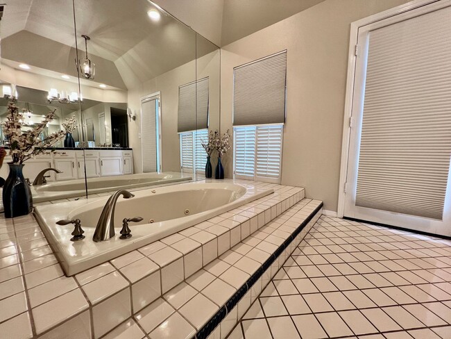 Building Photo - $3,600 Cole & Millbrook, 4 Bedroom House -...