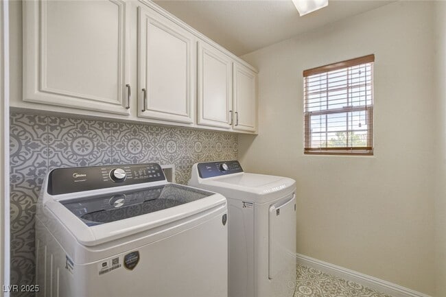 Building Photo - 10808 Wallflower Ave