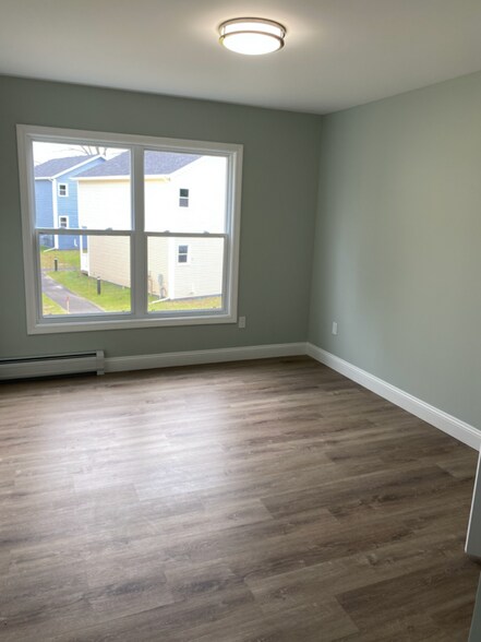 Building Photo - 45 Robin's Way