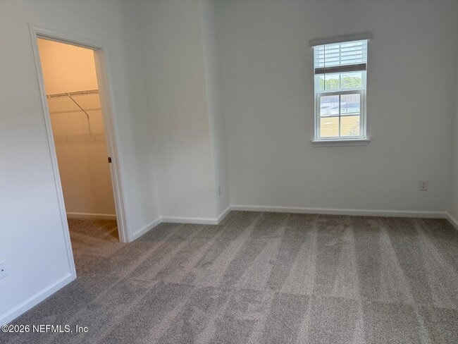 Building Photo - 644 Farmfield Dr