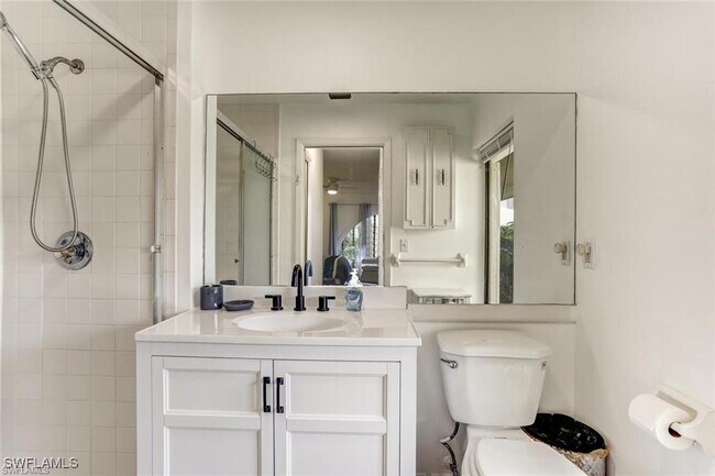 Building Photo - 925 Palm View Dr