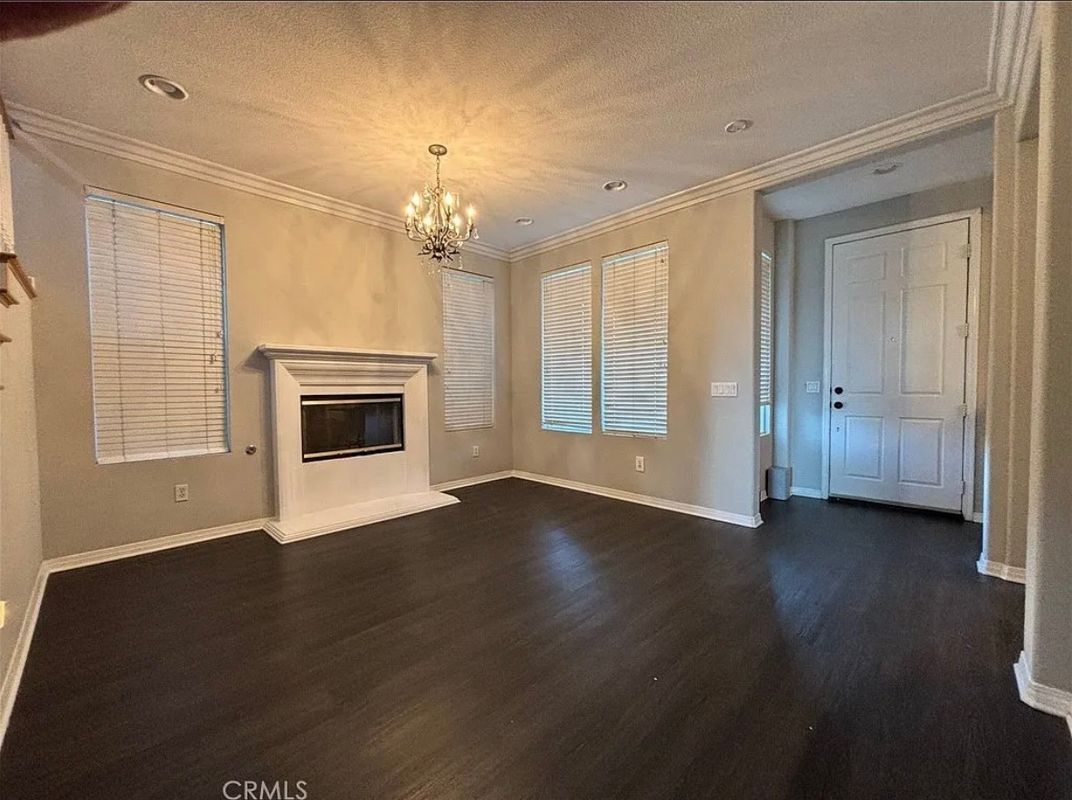 Building Photo - 3715 Club Rancho Dr