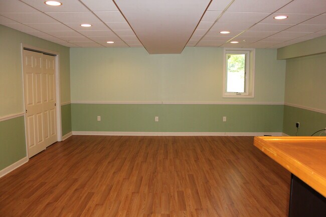 Building Photo - 206 Hampshire Dr