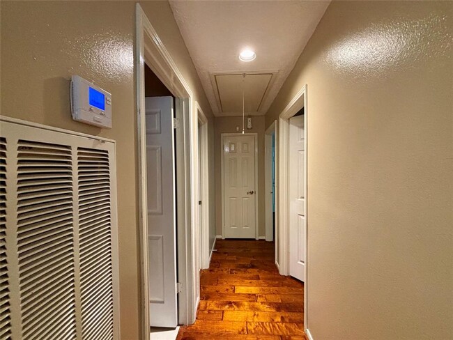 Building Photo - 12702 Meadway Ct