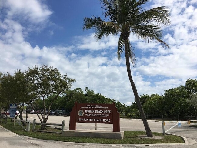 Building Photo - 6171 Heather St