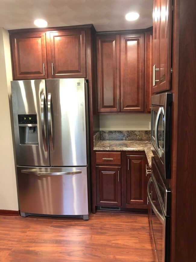 Building Photo - GORGEOUS HOME IN ARAGONA!