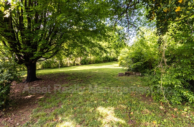 Building Photo - 2313 Brice St