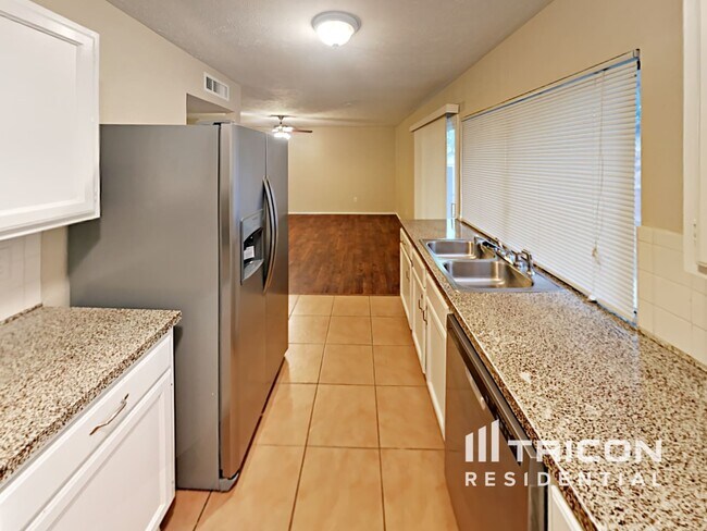 Building Photo - 7125 Hardwood Trail