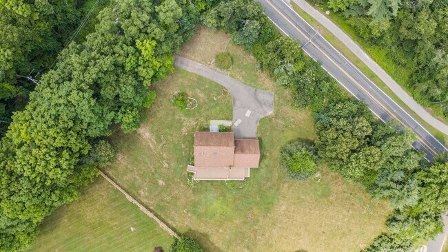 Building Photo - 103 Birch Rd