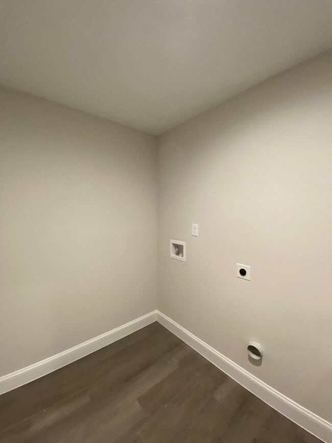 Building Photo - Desirable SW Ocala Neighborhood, 3/2/2 **W...