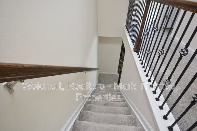 Building Photo - 409 Vassar Dr