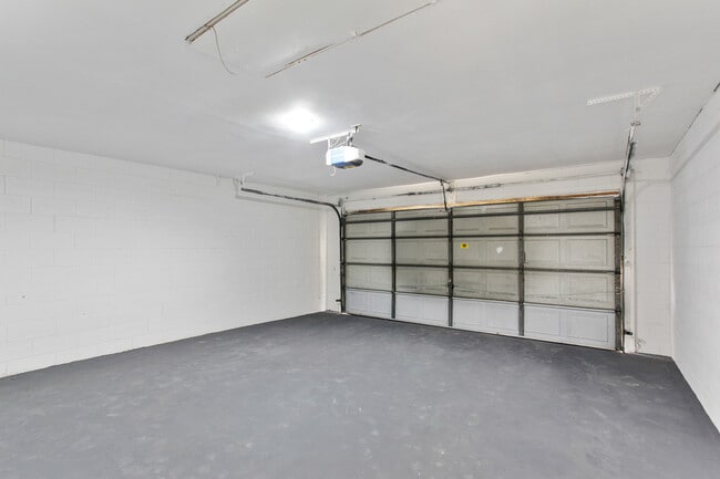 Building Photo - 6349 Oak Meadow Bend