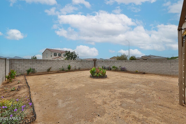 Building Photo - 509 E Elm Ln