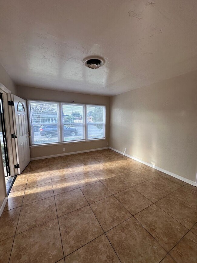 Building Photo - 2114 Brundage Ln