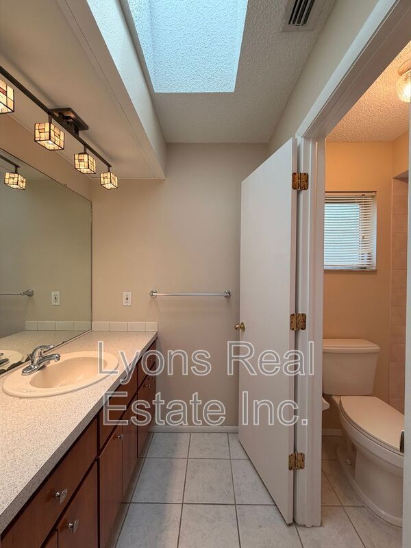 Building Photo - 25043 Palisade Rd