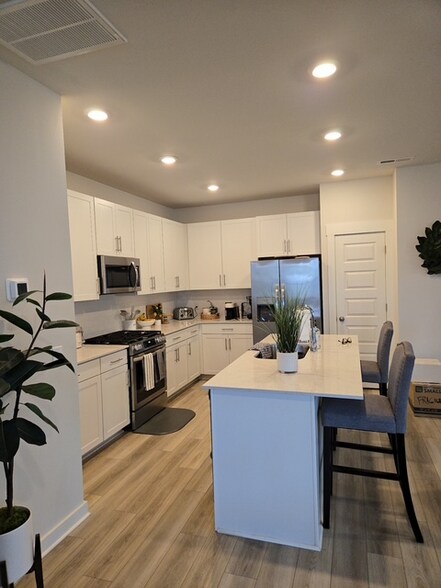 Building Photo - 2620 Comanche Ct