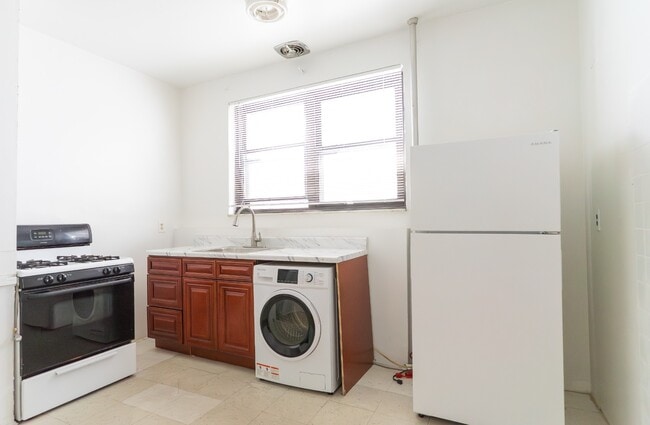 Building Photo - 34-27 43rd St