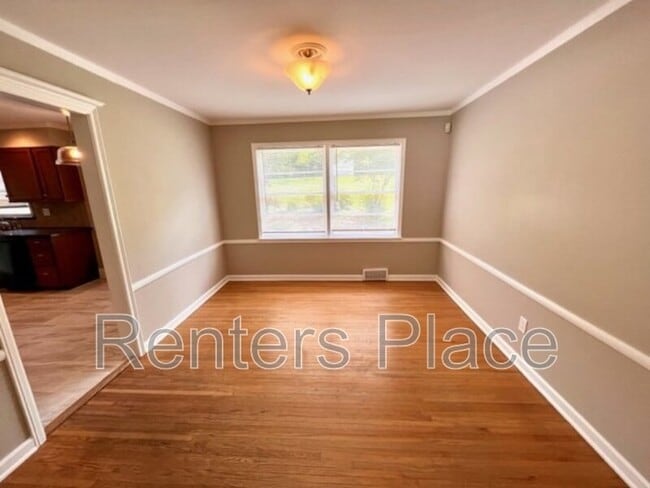 Building Photo - 3315 S Lewis Ave