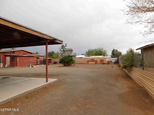 Building Photo - 14930 Karen Kay Dr