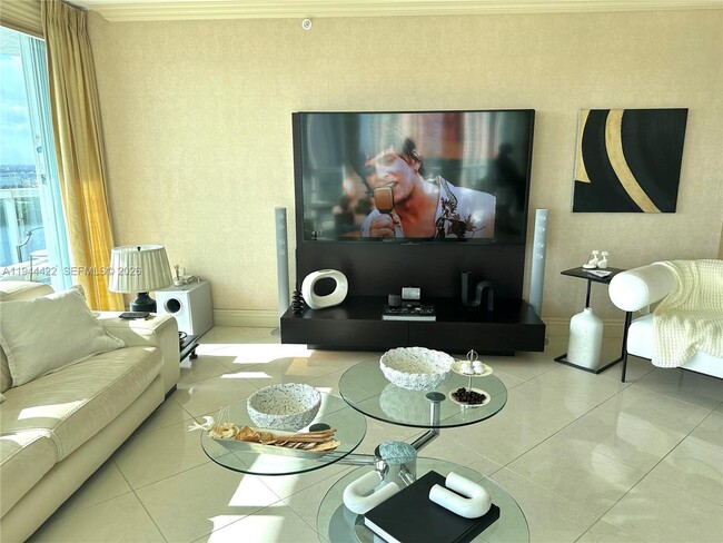 Building Photo - 16500 Collins Ave