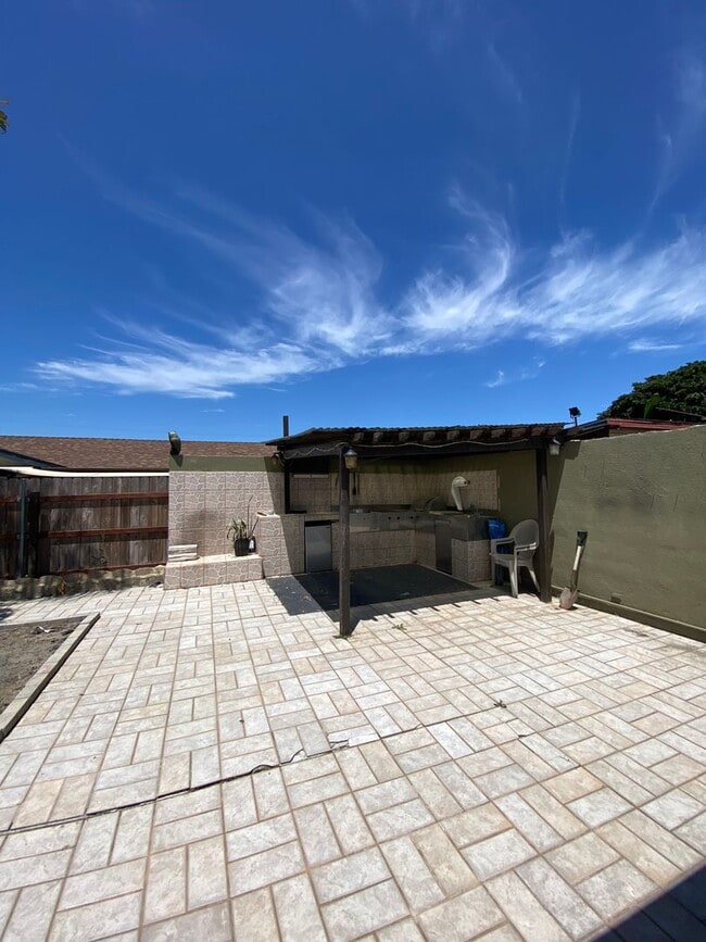 Building Photo - Cul-De-Sac Location, beautiful single leve...