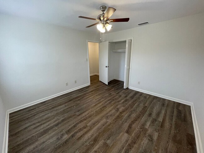 Building Photo - Renovated 3/2.5 House in Chieftain Hills- ...