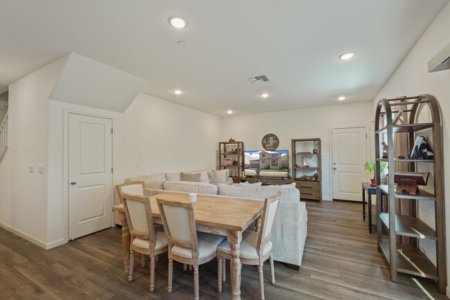 Building Photo - 1416 Willowedge Way