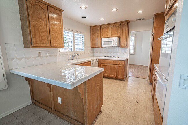 Building Photo - 18618 El Dorado Ct