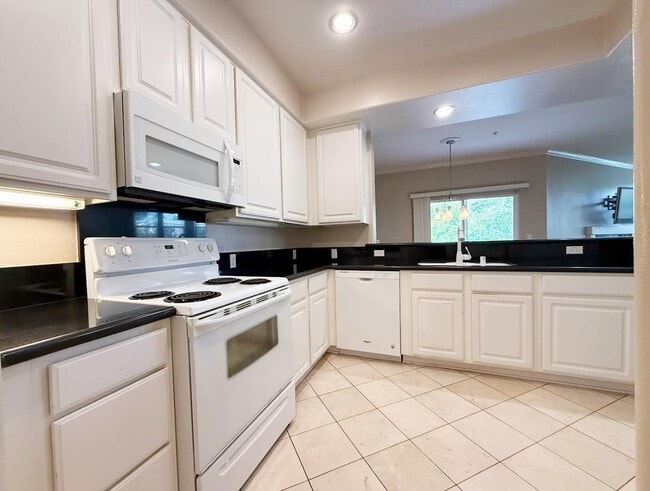 Building Photo - 860 Meridian Bay Ln