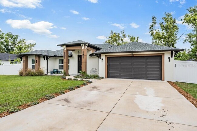 Building Photo - 106 1st Ave NE