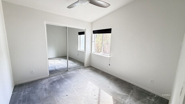 Building Photo - 25001 Rim Rock Rd